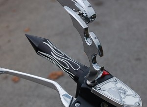 CHROME FLAME MIRROR SET WITH RAPTOR MIRROR CHROME HEAD AUGER AXLE CAPS VICTORY MOTORCYCLE CUSTOM ACCESSORIES 011