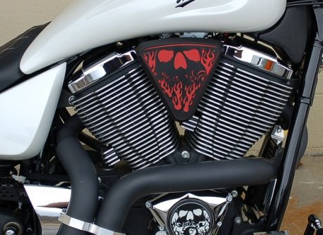 3d skull wedge Installed Victory Motorcycle Black base Red Backer Black Artwork