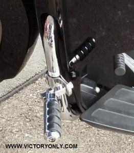 CHROME ANTI-VIBRATION HIGHWAY PEGS WITH ROUND BAR MOUNT 1.25